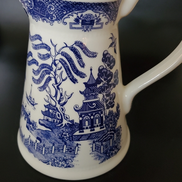 Pristine Regal England Blue Willow 7 1/8" Pitcher - Picture 13 of 16